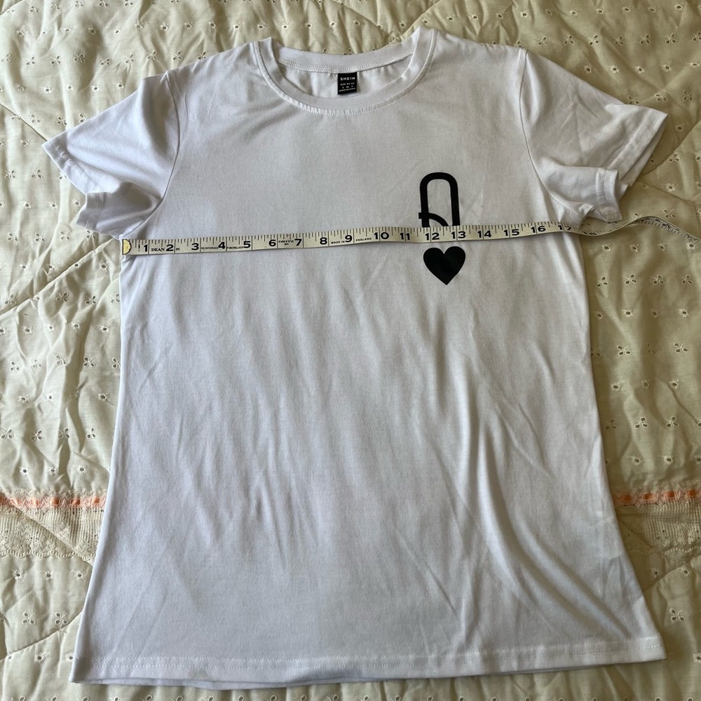 SHEIN Woman’s Queen of Hearts White Casual T-Shirt size small - Picture 2 of 6